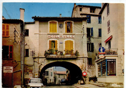 83 FAYENCE - La Place De La Mairie - Fayence