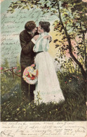 COUPLES - Un Couple Se Faisant Les Yeux Doux - Colorisé -  Carte Postale  Ancienne - Parejas