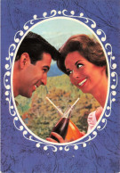 COUPLE - Un Couple Se Regardant Les Yeux En Buvant Des Sodas - Sodas - Colorisé - Carte Postale - Paare