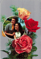 COUPLE - Un Couple Et Des Roses - Roses Jaunes, Rouges Et Roses - Colorisé - Carte Postale - Paare