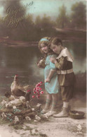 ENFANTS - Joyeuses Pâques - Des Enfants Avec Des Poules - Colorisé - Carte Postale  Ancienne - Portretten