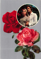 COUPLE  - Un Couple Et Des Roses - Un Homme Avec Une Chemise Blanche - Colorisé - Carte Postale - Parejas