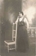 CARTE PHOTO - Portrait D'une Femme - Carte Postale  Ancienne - Fotografie