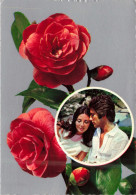 COUPLE - Un Couple Et Des Roses - Femme Avec La Tête Posée Sur L'épaule De Son Compagnon - Colorisé - Carte Postale - Coppie