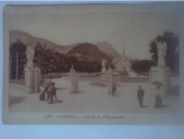 127 - Lourdes - Entrée De L'esplanade Animée - LL. - Luoghi Santi