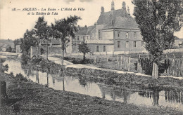 CPA 62  ARQUES LES ECOLES L'HOTEL DE VILLE ET LA RIVIERE DE L'AA - Arques