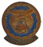 Csehszlovákia ~1960. "Mlady Technik (Ifjú Techinkus)" Festett Bronz Jelvény (28x25mm) T:AU Cechoslovakia ~1960. "Mlady T - Sin Clasificación