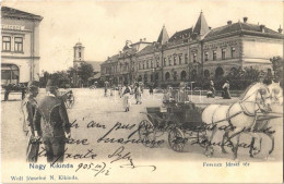 T2/T3 1905 Nagykikinda, Kikinda; Ferenc József Tér, Nemzeti Szálloda. Montázs Lovaskocsival és úriemberekkel. Wolf Józse - Non Classés