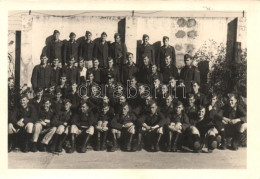 * T2 Hadapródiskolai Csoportkép Azonosítatlan Bécsi Intézményből / Unidentified Austrian Military School Class Photo, Ha - Non Classés