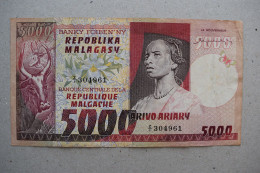 Madagascar 5000 Francs = 1000 Ariary ND 1974 1975 P66a - Madagaskar