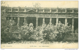 83 - Aups, Les Colonnades - Aups