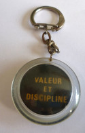 PORTE CLE MEDAILLE VALEUR ET DISCIPLINE , Plastique Dur - Frankreich