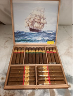 Sigarenbanden + Kist  Media Corona Sumatra - Empty Cigar Cabinet