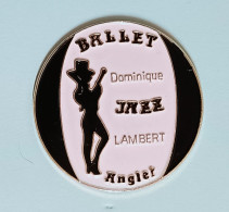 Pin's Ballet Jazz Dominique Lambert Anglet Pyrénées-Atlantiques Pin-ups Ø 3,5 Cm - Pin-Ups