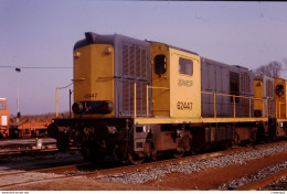 Photo Diapo Diapositive Slide Train Wagon Locomotive Diesel SNCF 62447 à LONGUEIL Le 20/02/1992 VOIR ZOOM - Diapositives