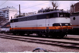 Photo Diapo Diapositive Slide Train Wagon Locomotive Electrique SNCF BB 9702 à PARIS GARE DE LYON Le 31/03/1993 VOIRZOOM - Diapositives