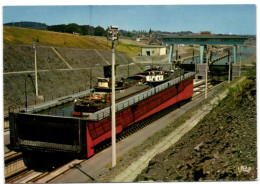 Ronquières - Un Des Bacs Transporte Trois Bateaux - Braine-le-Comte