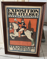 Affiche Originale Exposition Philatélique Internationale Strasbourg 1927 L. Ph. Kamm Facteur à Cheval Cathédrale 60x40cm - Exposiciones Filatélicas