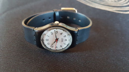 Montre Swatch  Pour Femme Occasion  Comme Neuve Très Peut Porté -pile Neuve - Relojes Modernos