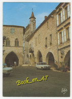 {86854} 47 Lot Et Garonne Monflanquin , Les Arcades Au Fond , L' Eglise ; Animée , Reanult 16 - Monflanquin