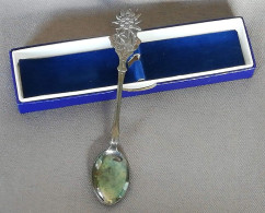 Petite Cuiller De Collection En Argent Surmontée D'un Edelweiss Et Marquée "Suisse" Avec Mention "Versilbert" Au Dos - Spoons