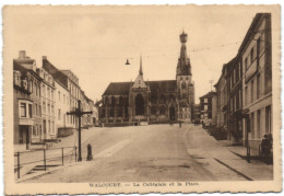 Walcourt - La Collégiale Et La Place - Walcourt