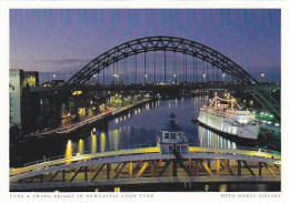 AK 172197 ENGLAND - Tyne&Swing Bridge In Newcastle-upon-Tyne - Newcastle-upon-Tyne