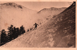 Sports D'Hiver Au Puy-de-Dôme: Le Mont-Dore-Sancy - Un Skieur Dans La Pente - Edition Combier, Carte CIM Non Circulée - Sports D'hiver