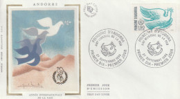 " ANNEE INTERNATIONALE DE LA PAIX / COLOMBE " Sur Enveloppe 1er Jour Sur Soie D'ANDORRE De 1986 Parf état. FDC A SAISIR - Palomas, Tórtolas