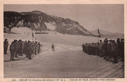 Sports D'Hiver à Megève (Station Hivernale) Skieurs: Course De Fond, Arrivée D'un Coureur - Carte N° 349 Non Circulée - Sports D'hiver