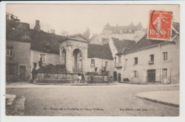 GY - HAUTE SAONE - PLACE DE LA FONTAINE ET VIEUX CHATEAU - Gy