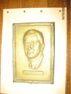 Plaque Laiton Coulé Avec Pied - Effigie Du Président Des USA  F.ROOSEVELT Guerre 40/45 - Poids  +/- 0,5 Kg - - Cobre