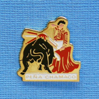 1 PIN'S //  ** PEÑA CHAMACO ** - Stierkampf