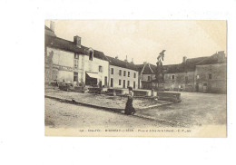 Cpa - 21 - Côte D'Or - MIREBEAU-sur-BEZE - Place Et Arbre De La Liberté - Animation Femme BELOT Plâtre Ciment Magasin - Mirebeau