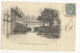 76/ CPA 1900 - Yvetot - Institution Ecclésiastique - La Cour D'Honneur - Yvetot