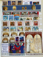 VATICANO - VATICAN - 2001 - Annata Completa - 36 Valori + 1 BF + 1 Libretto - Complete Year - ** MNH/VF - Full Years