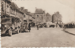 Cpsm 9x14 . CEAUCE (61) Place Du Marché ( Camion / Animée) - Other & Unclassified