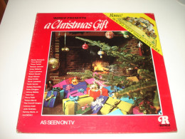 B11 / A Christmas Gift - Bonus Pop-Up -  LP – Ronco - P 12430 - US 1974  M/VG+ - Chants De Noel