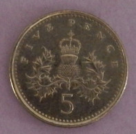 GRANDE BRETAGNE 5 PENCE ANNEE 2004 VOIR 2 SCANS - 5 Pence & 5 New Pence