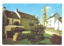 GUIDEL - Place De La Mairie Et L'Église - Dolmen - JEAN éd. N°11315-4 - Guidel