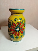 Vase Ancien Jaune Signé Hauteur 19 Cm Diamètre 11 Cm - Vazen