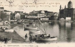 FRANCE - Saint Raphaël - Le Port Et L'Eglise - LL - Pêcheurs - Carte Postale Ancienne - Saint-Raphaël