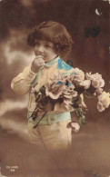 Enfant - Un Enfant Suçant Son Doigt - Bouquet De Roses - Colorisé - Carte Postale Ancienne - Altri & Non Classificati