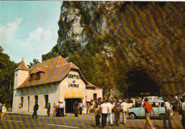 Lacave Entrée Des Grottes Et Le Rocher ; Timbrée De VAYRAC En 1978 - Lacave
