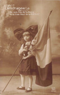 ENFANT - Fillette - Patriotisme - Délivrance - Je Suis Fille De La Gloire -  Carte Postale Ancienne - Portraits