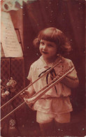 ENFANT - Petite Fille Avec Un Trombone - Instrument De Musique - Carte Postale Ancienne - Autres & Non Classés