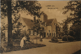 Laren (Gld.) (Gem. Lochem)  Gemeentehuis (fietsers) 1942 - Lochem