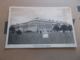 LONDON LONDRES ( ENGLAND ANGLETERRE ) HAMPTON COURT PALACE SOUTH AND EAST FRONTS - Hampton Court