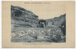 BURKINA FASO.  HTE VOLTA.   MISSION D OUAGADOUGOU. CAMION DESCENDANT LA FALAISE DE BANDIAGARA - Burkina Faso