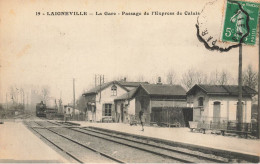 Laigneville * La Gare , Passage De L'express De Calais * Train Locomotive Machine * Ligne Chemin De Fer De L'oise - Other & Unclassified